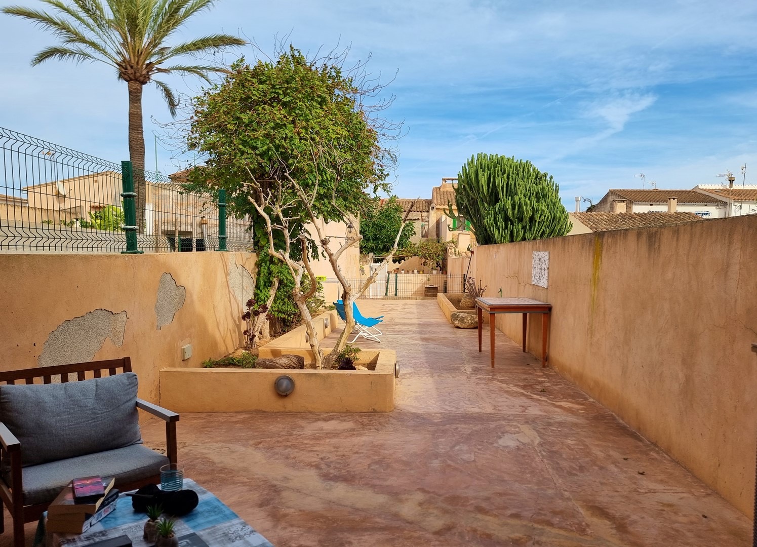 SANTANYÍ: Historisches Stadthaus mit separatem Gästehaus und Terrasse in ruhiger Lage — Santanyí