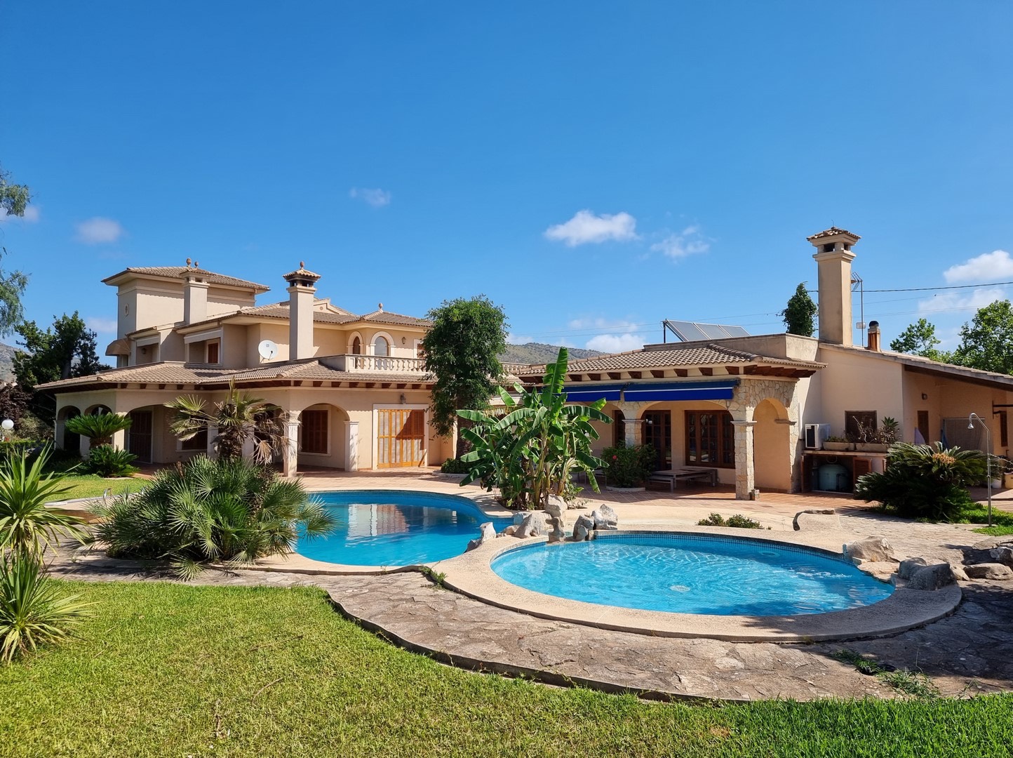 SANT LLORENC DES CARDASSAR: Herrliches Landhaus mit viel Privatsphäre, guter Anbindung, eingewachsenem Garten in gutem Zustand — Sant Llorenç