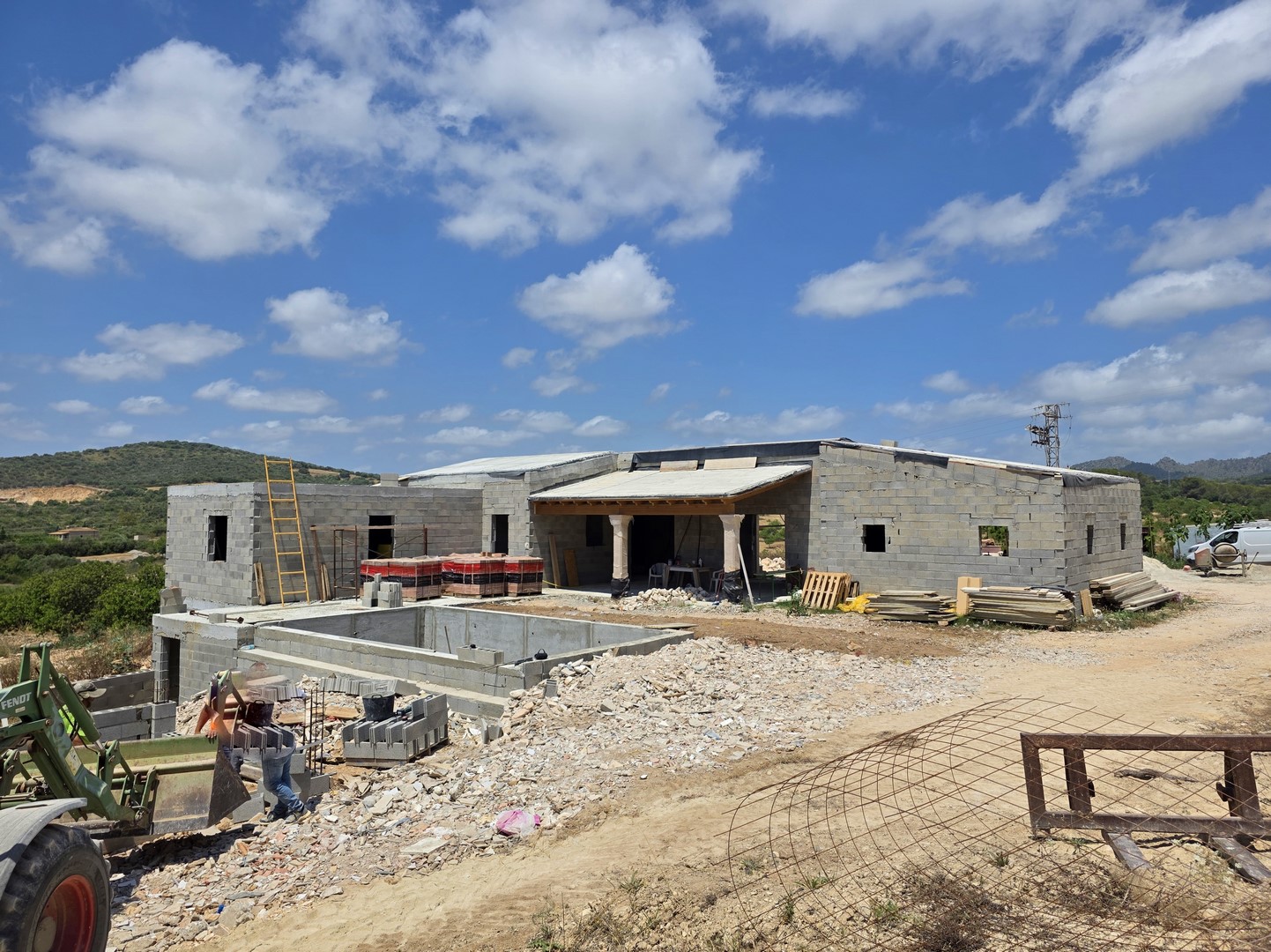 SON CARRIO: Moderne Neubau-Meerblick-Finca mit spektakulärem Panoramablick in ruhiger Lage — Son Carrió