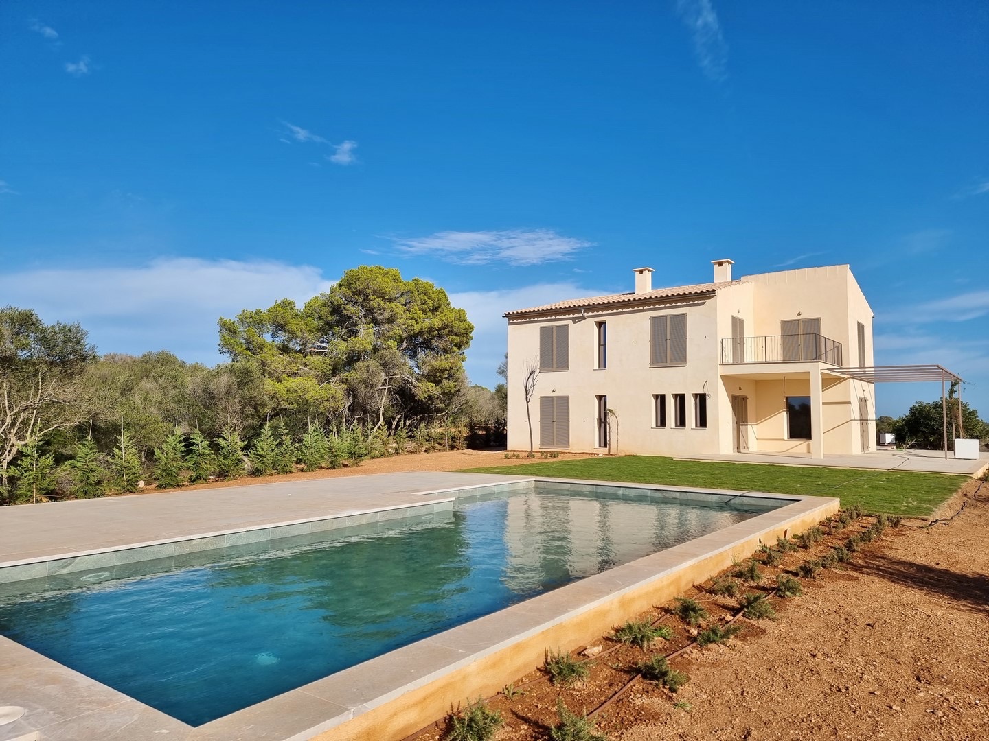SANTANYI: Moderne Neubau-Finca mit schönem Panoramablick und viel Privatsphäre in ruhiger Lage — Santanyí