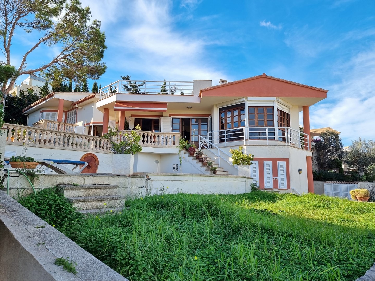 CALA MANDIA: Strandnahe Meerblick-Villa mit viel Privatsphäre, gehobener Ausstattung und guter Anbindung — Cala Mandia