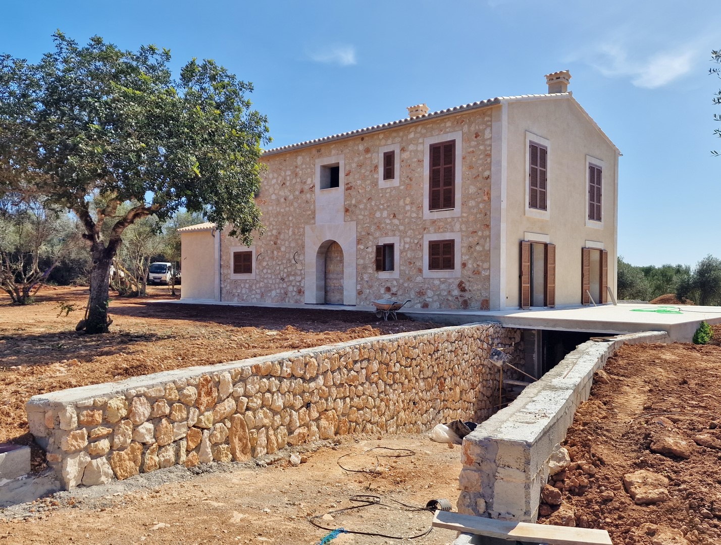 SANTANYI: Exklusive Neubau-Natursteinfinca mit Panoramablick in ruhiger, bevorzugter Lage — Santanyí