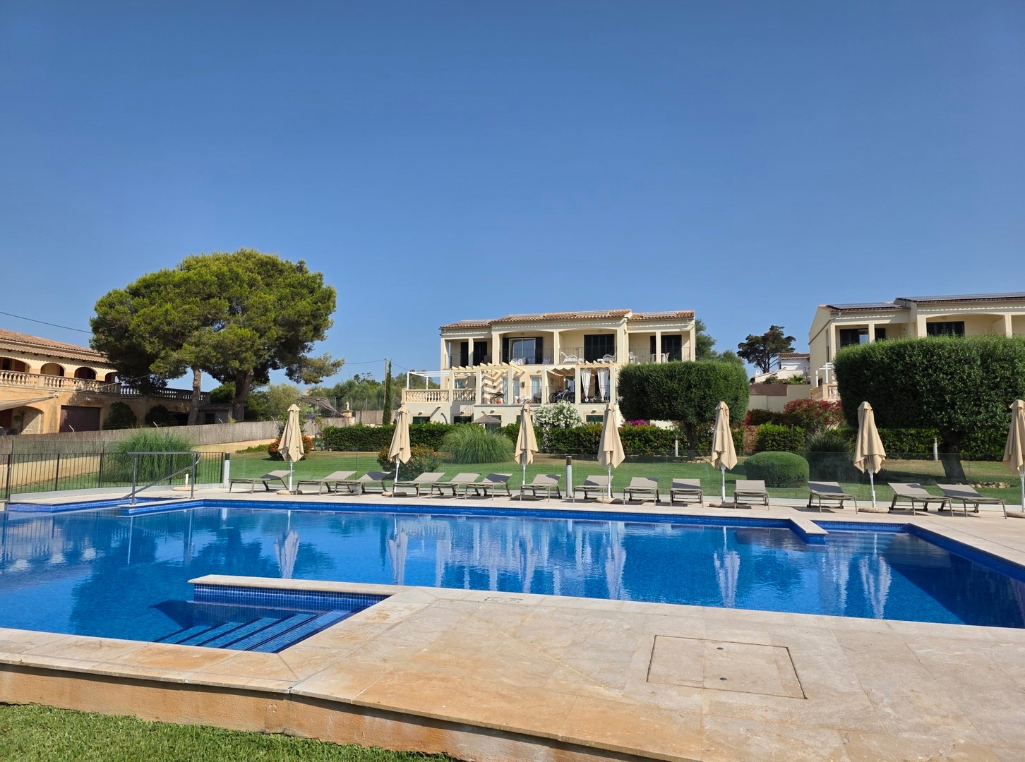 PORTO CRISTO NOVO: Exklusive Erdgeschosswohnung mit Terrasse und Gemeinschaftspool — Porto Cristo Novo