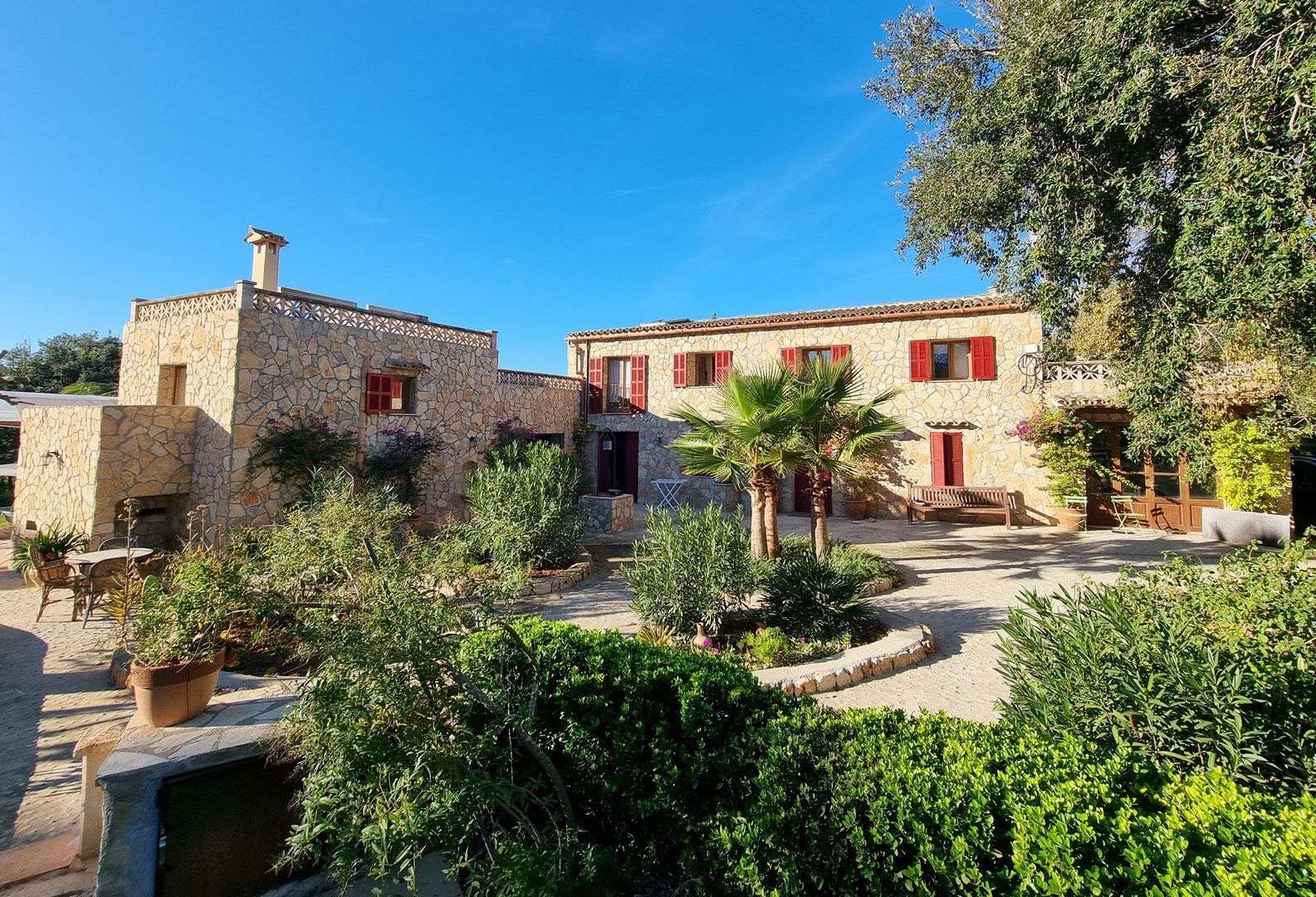 FELANITX: Historische Finca mit schönem Panoramablick und Gästehaus in ruhiger, bevorzugter Lage, komplett renoviert — Felanitx