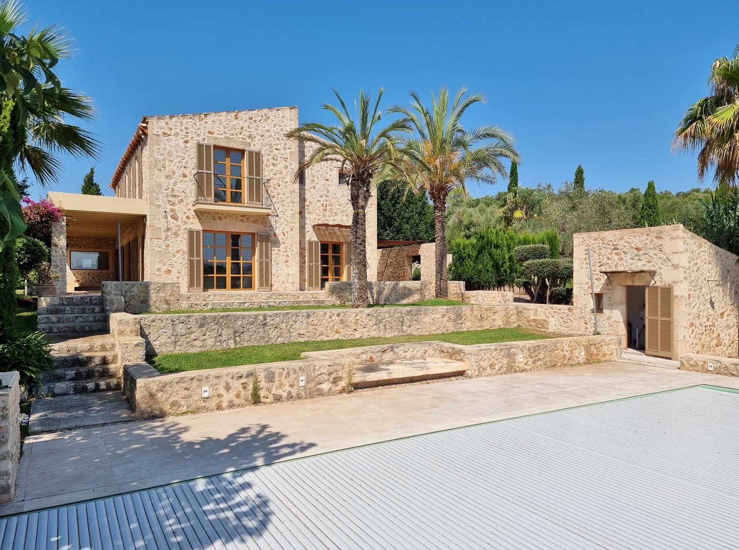 MANACOR: Exklusive Naturstein-Neubaufinca mit herrlichem Panoramablick und viel Privatsphäre — Manacor
