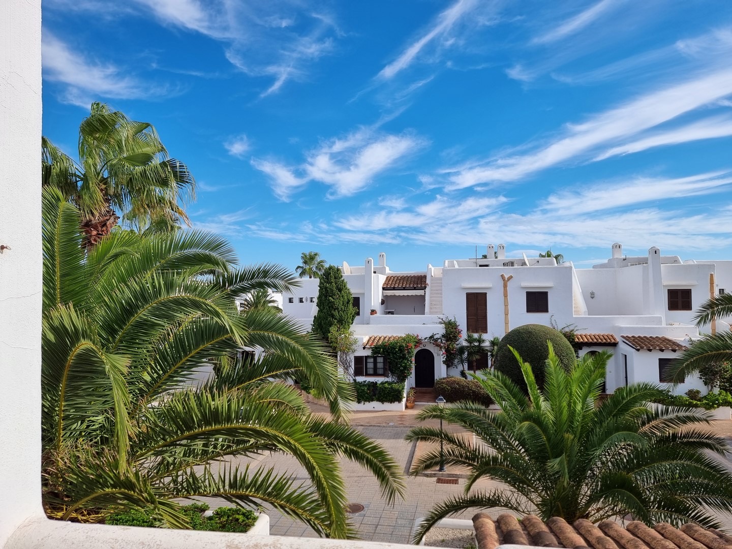 CALA DOR: Strand- und meernahes Reihenhaus mit gehobener Ausstattung, privatem Stellplatz und guter Anbindung — Cala d'Or