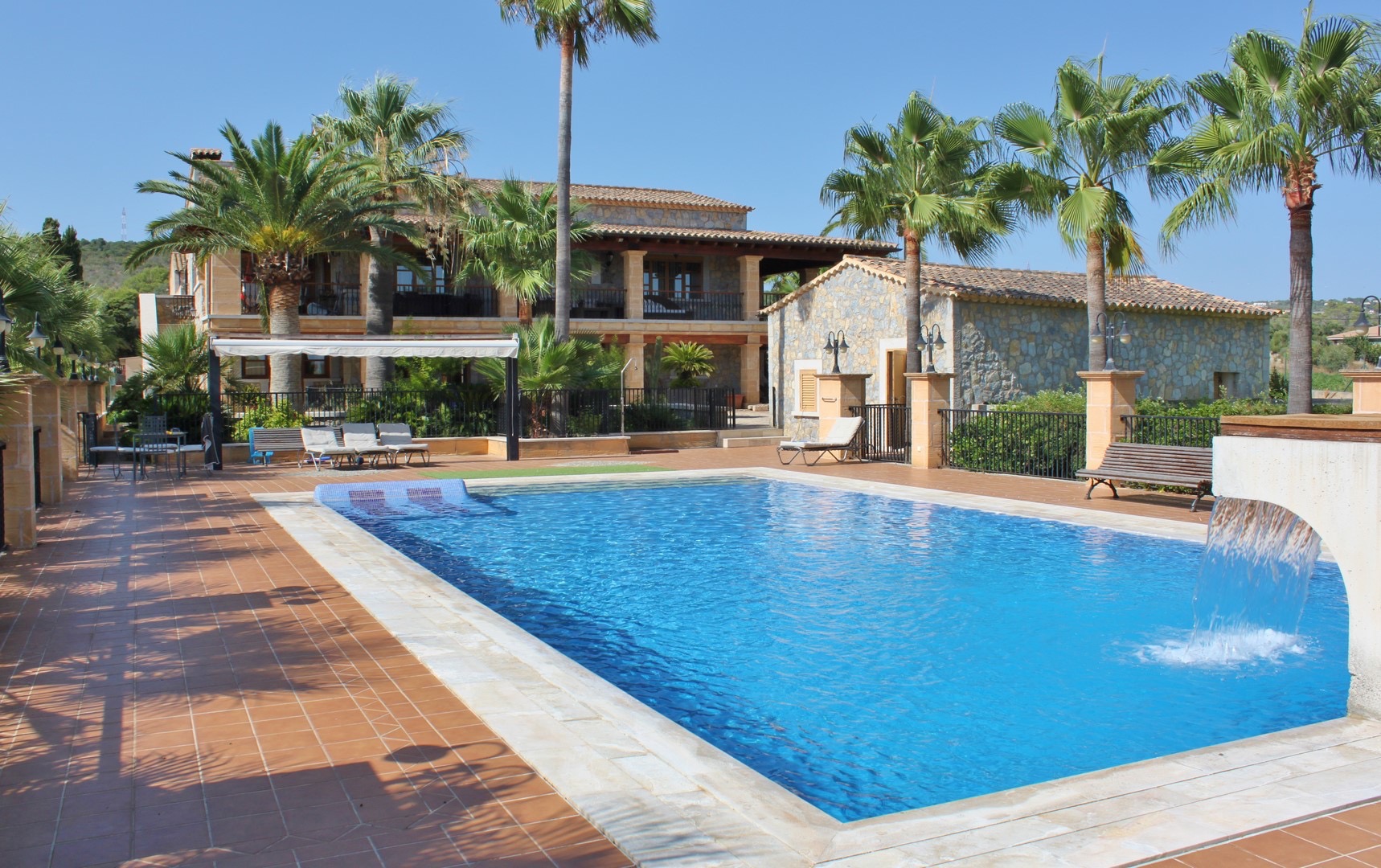 SA CASA BLANCA: Repräsentatives Landanwesen bei Palma mit Pool, Wintergarten und Meerblick — Palma