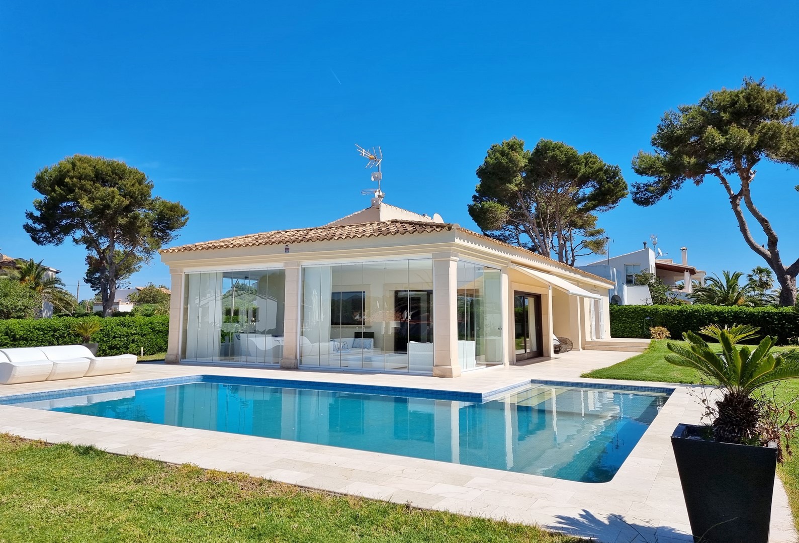PORTO CRISTO: Traumhafte Meerblick-Villa mit exklusiver Ausstattung in ruhiger, strandnaher Wohnlage — Porto Cristo