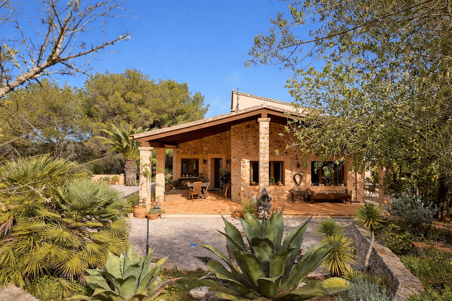 PORTO CRISTO: Herrliche Naturstein-Finca mit Panoramablick, Pool und eingewachsenem Garten — Porto Cristo